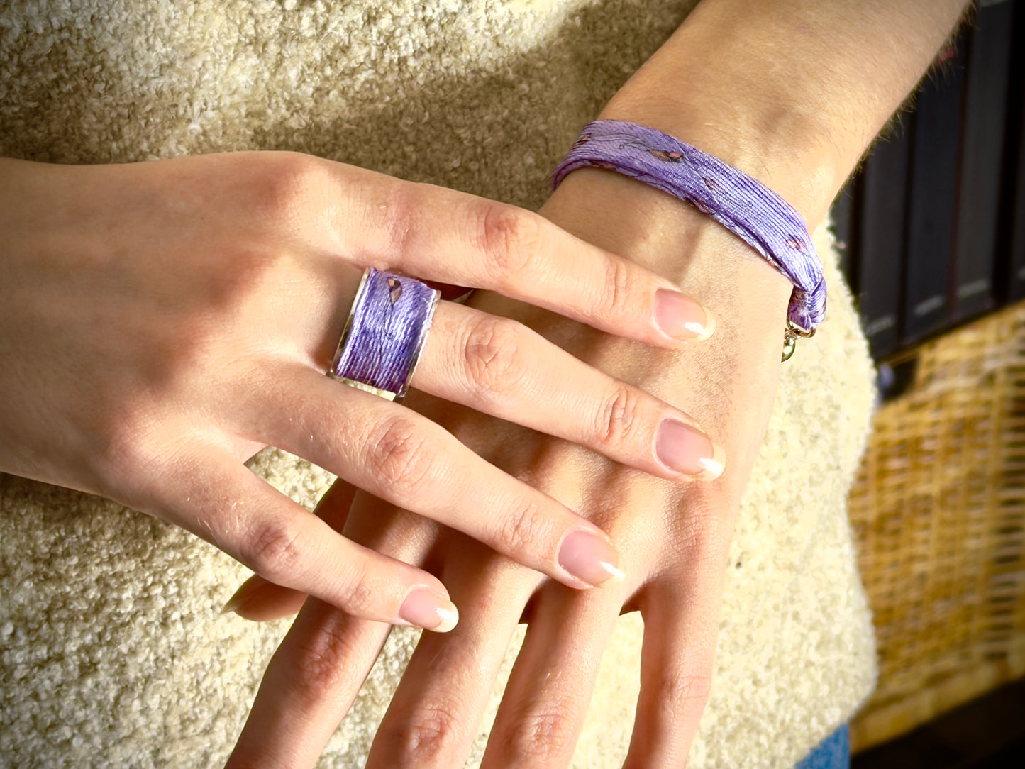 Bague ajustable en acier Rodhier et soie mauve