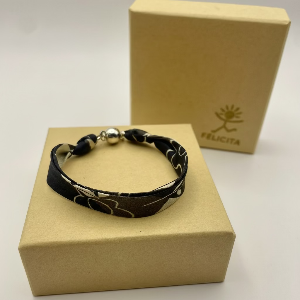 Bracelet ruban de soie motifs petits carreaux noir et blanc crème et fleur