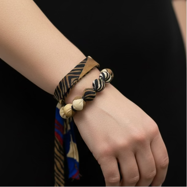 Bracelet perles de soie motifs primaires