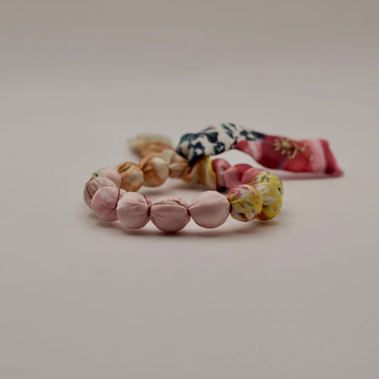Bracelet perles de soie jaune et rose pale
