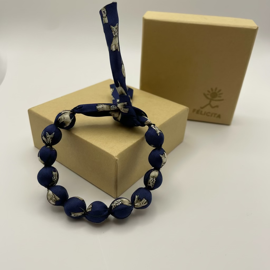 Bracelet perles de soie motifs petits chiens blancs