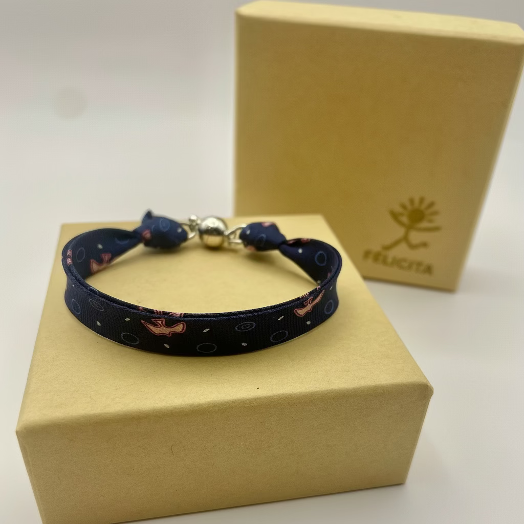 Bracelet ruban de soie bleue marine et rose motifs hirondelles
