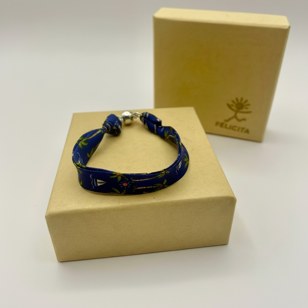 Bracelet ruban de soie bleue ,voiliers et palmiers