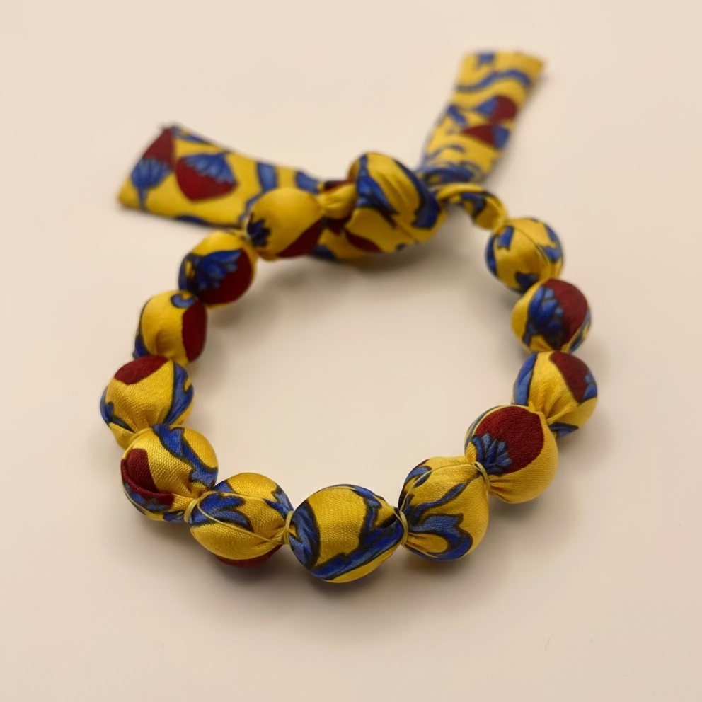 Bracelet perles de soie fruits rouges