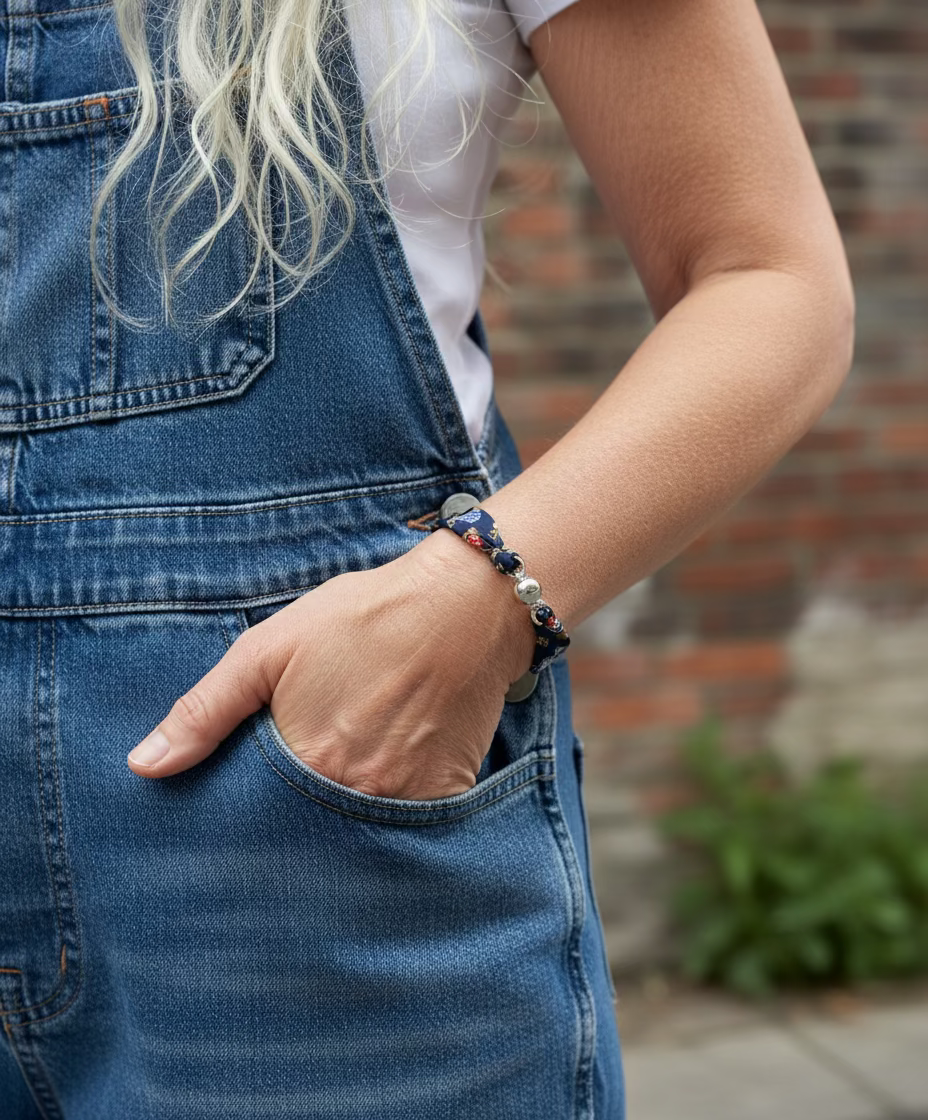 Bracelet ruban de soie bleu motifs petites tortues
