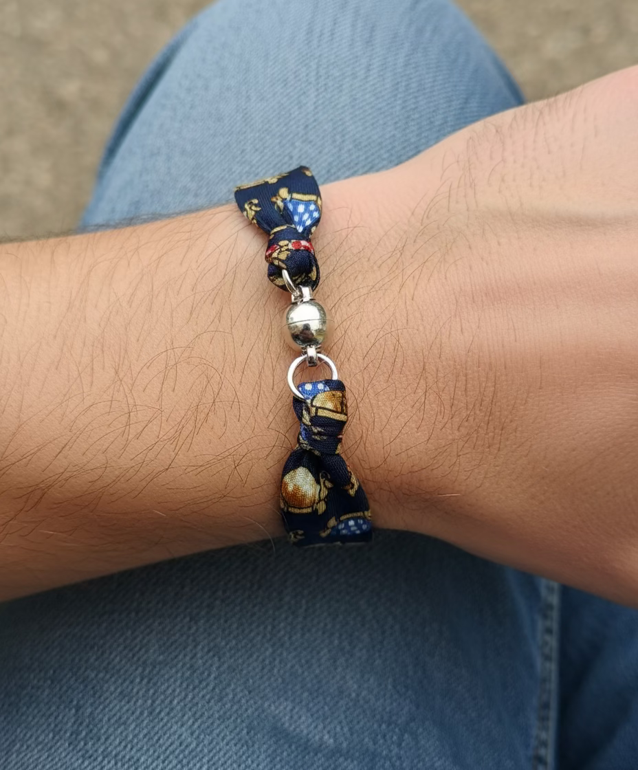 Bracelet ruban de soie bleu motifs petites tortues