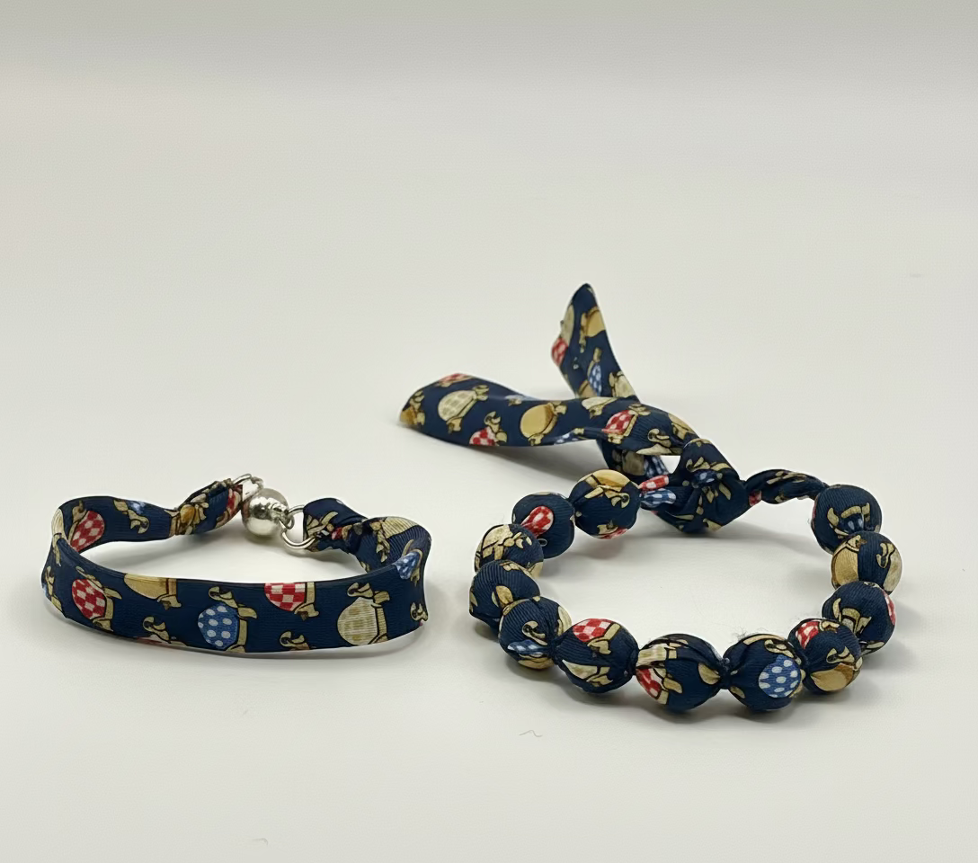 Bracelet perles de soie motifs petites tortues
