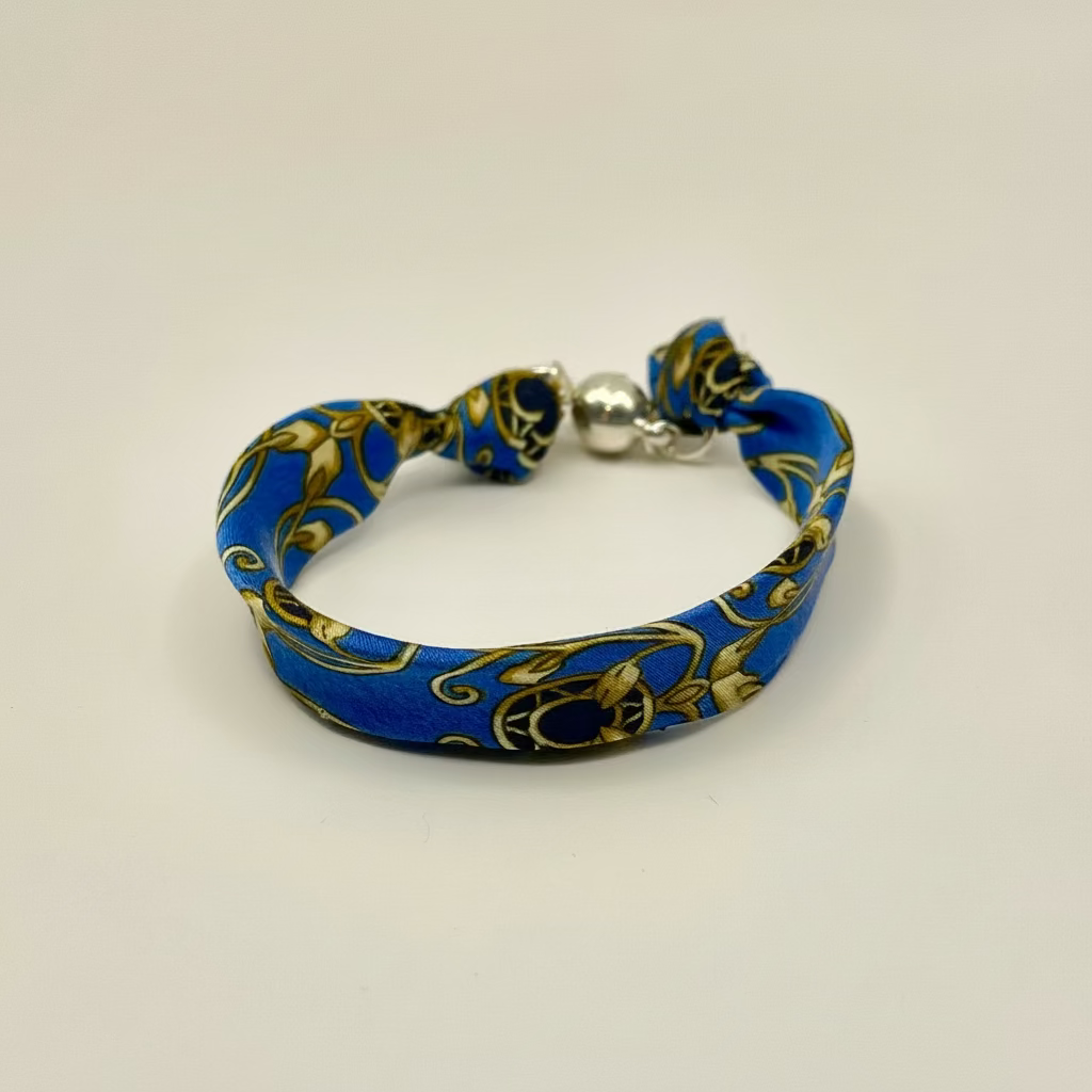 Bracelet ruban de soie bleue électrique)