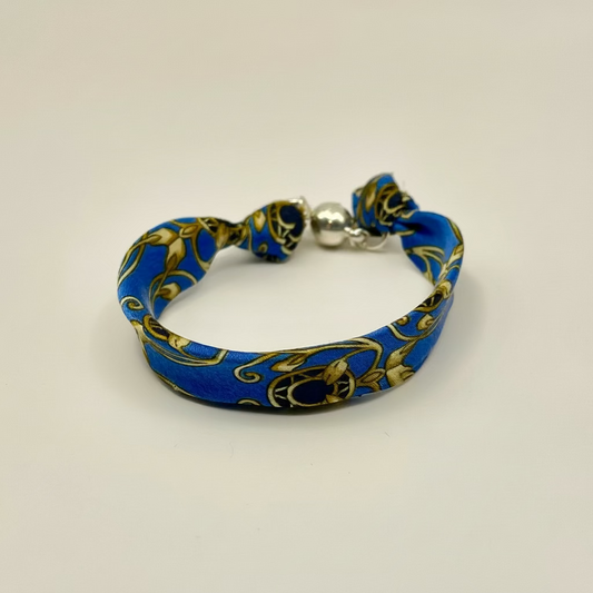 Bracelet ruban de soie bleue électrique)