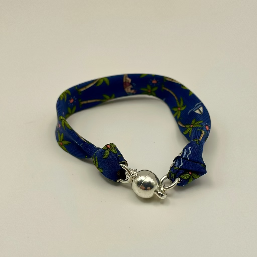 Bracelet ruban de soie bleue ,voiliers et palmiers